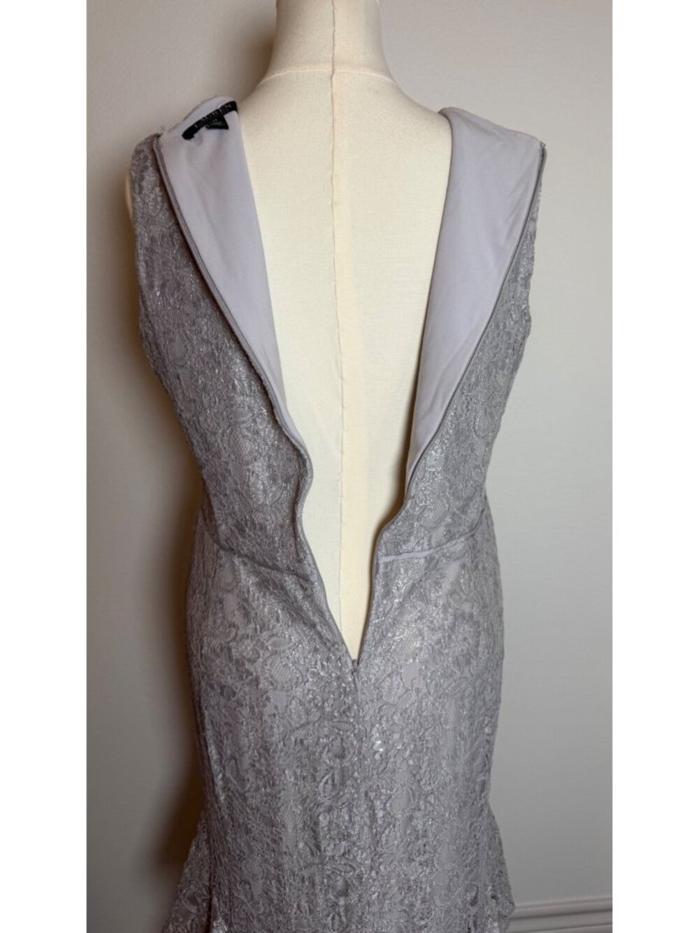 Lauren Ralph Lauren Silver Lace Sleeveless Gown with Ruffle Hem, Formal, SZ 14 - Picture 6 of 9